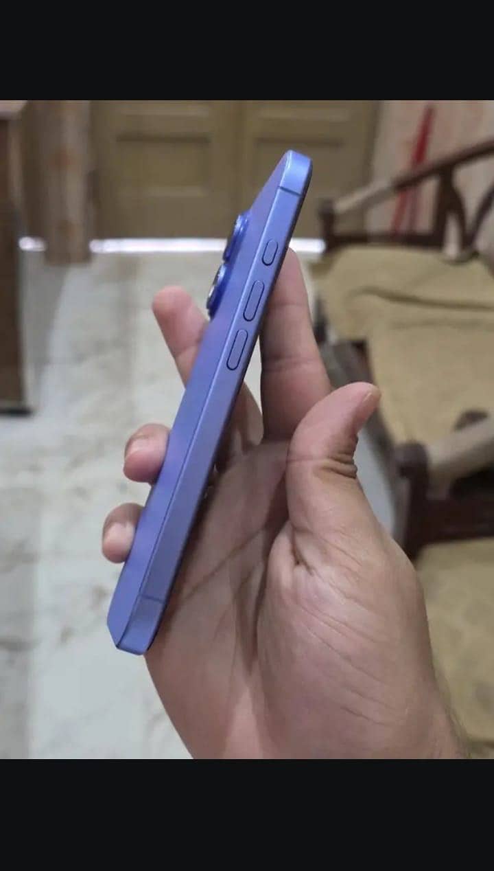 Apple iPhone 16 3