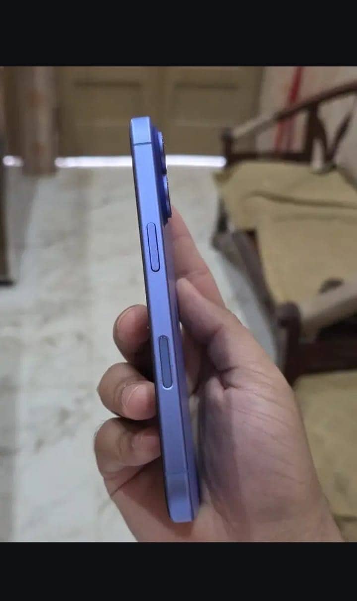 Apple iPhone 16 4