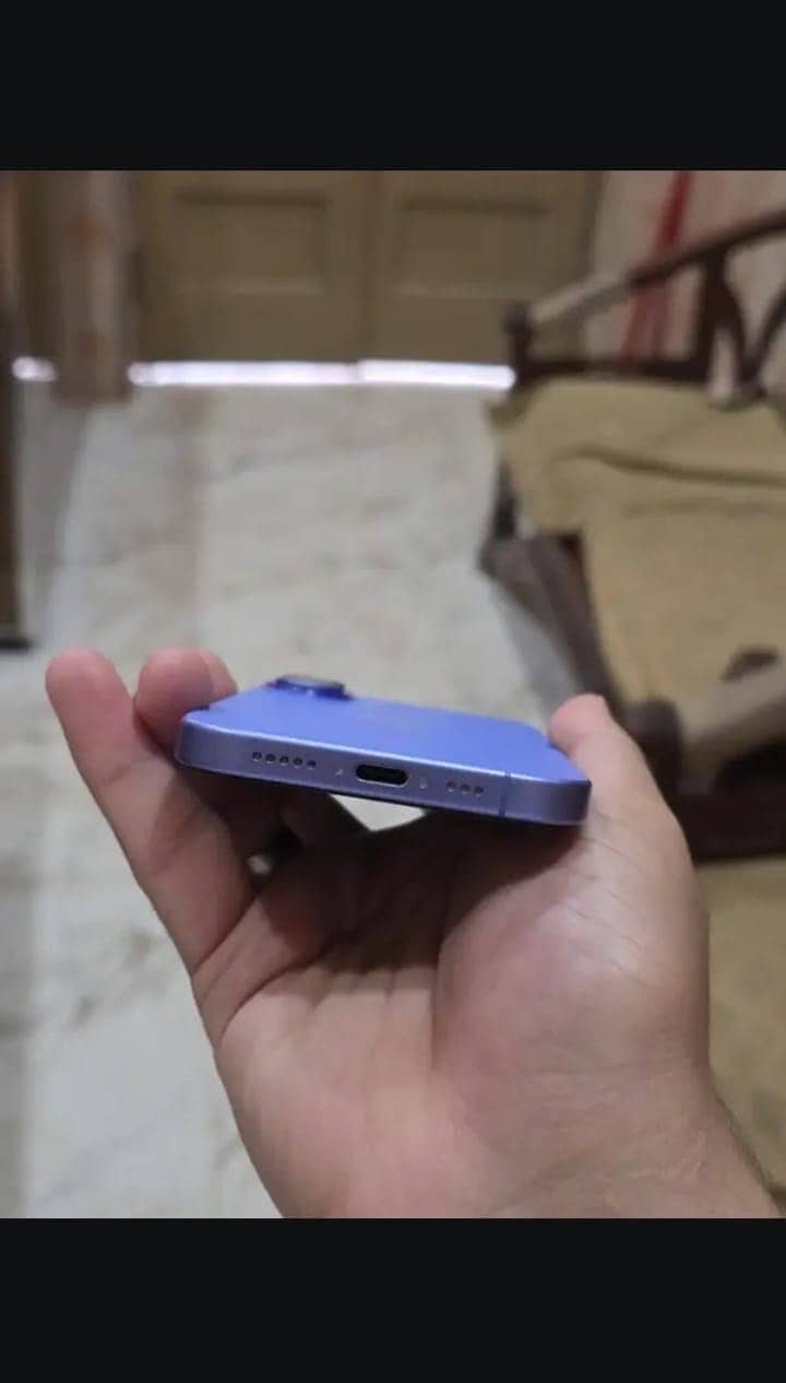 Apple iPhone 16 5