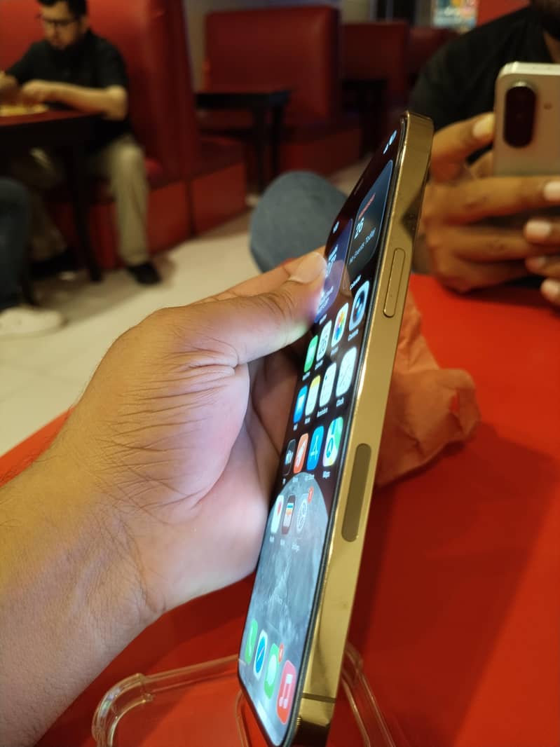 iphone 12 pro max 4