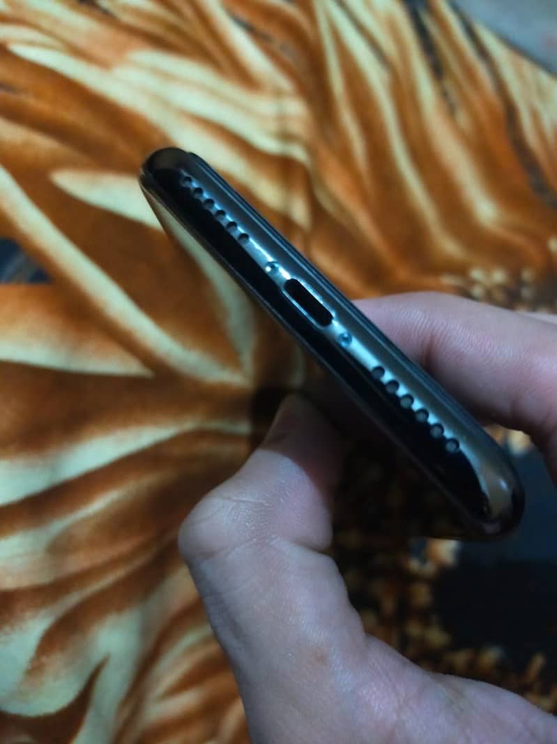 Apple iPhone X 6