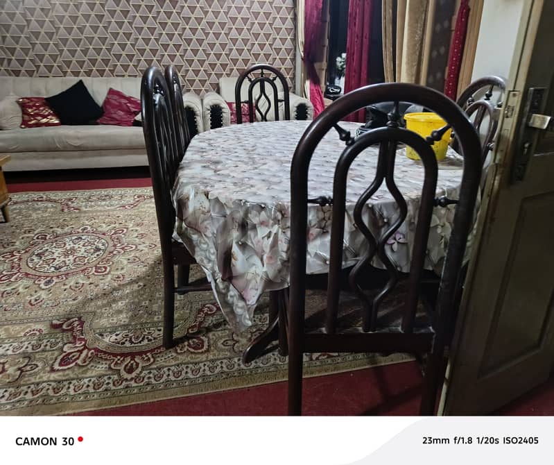 Dining table set 0