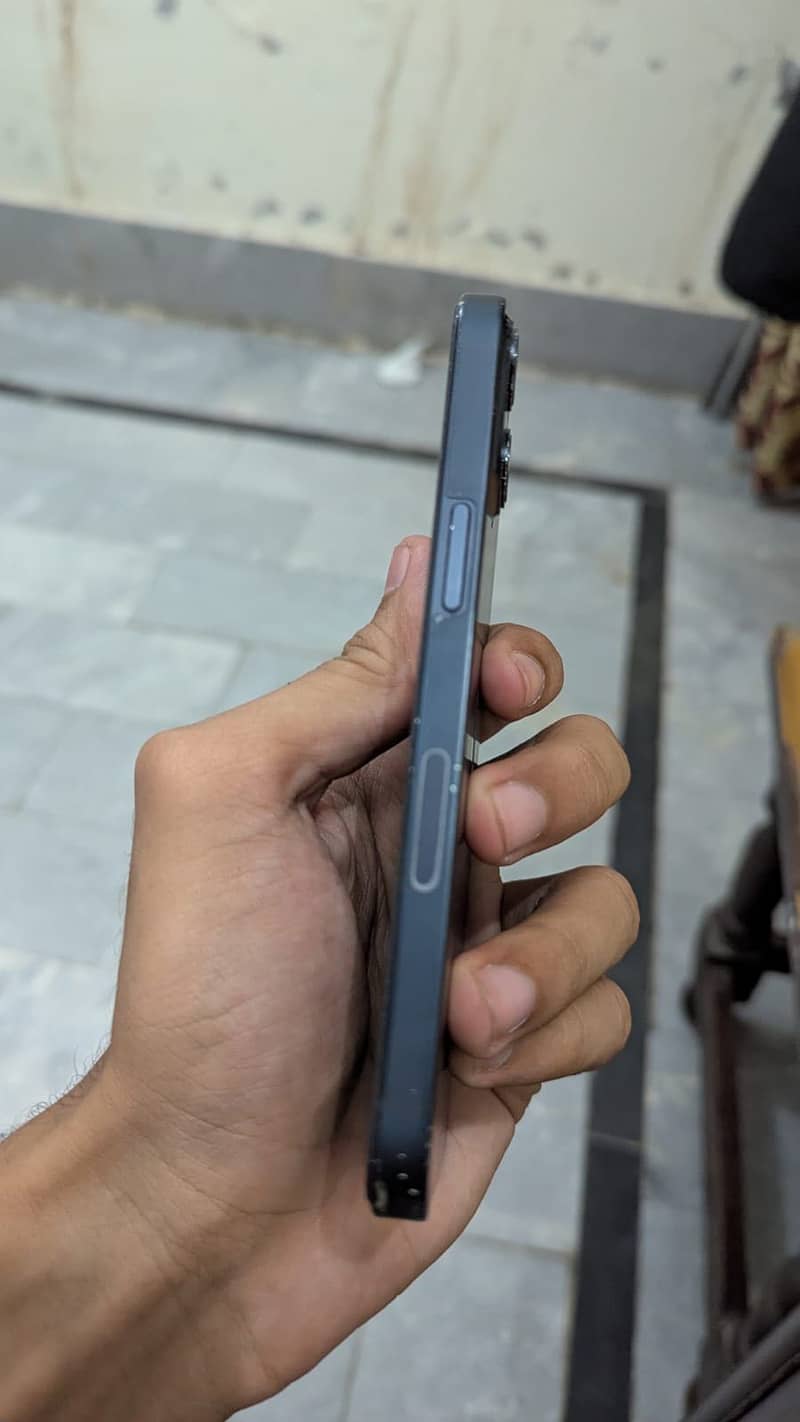 Apple iPhone 13 2