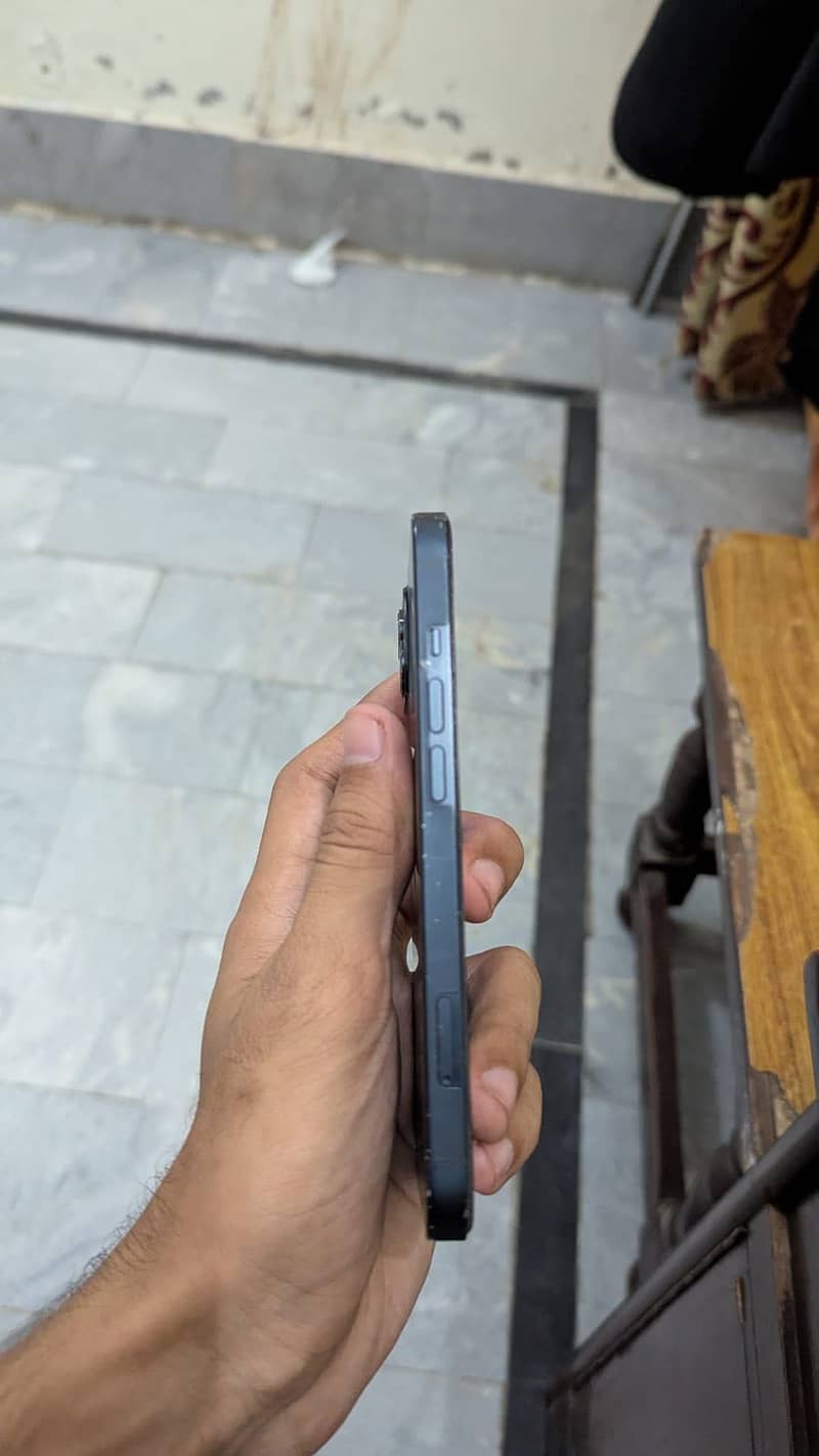 Apple iPhone 13 4