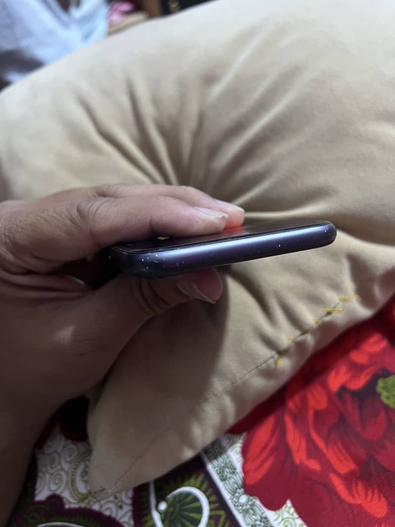 Apple iPhone 11 7