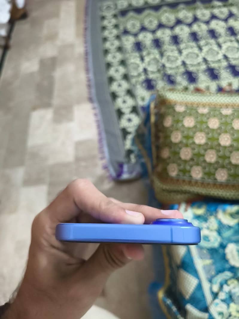 Apple iPhone 16 5