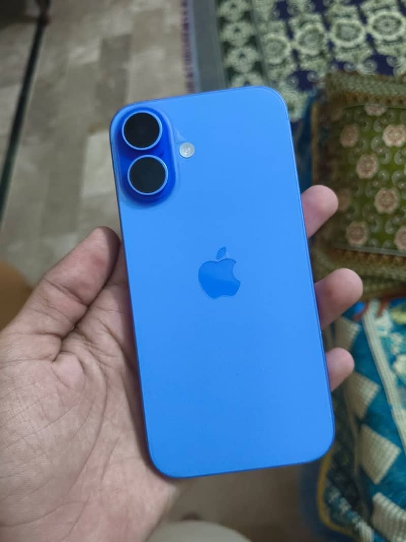 Apple iPhone 16 7