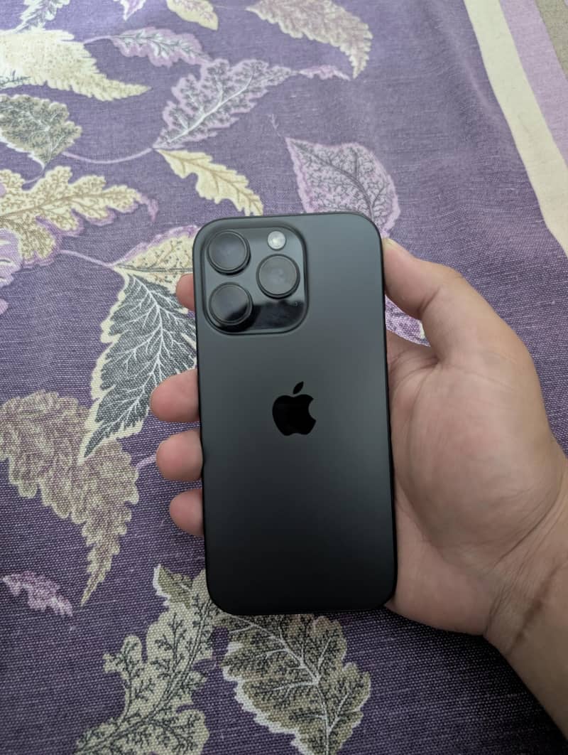 Apple iPhone 16 Pro 1