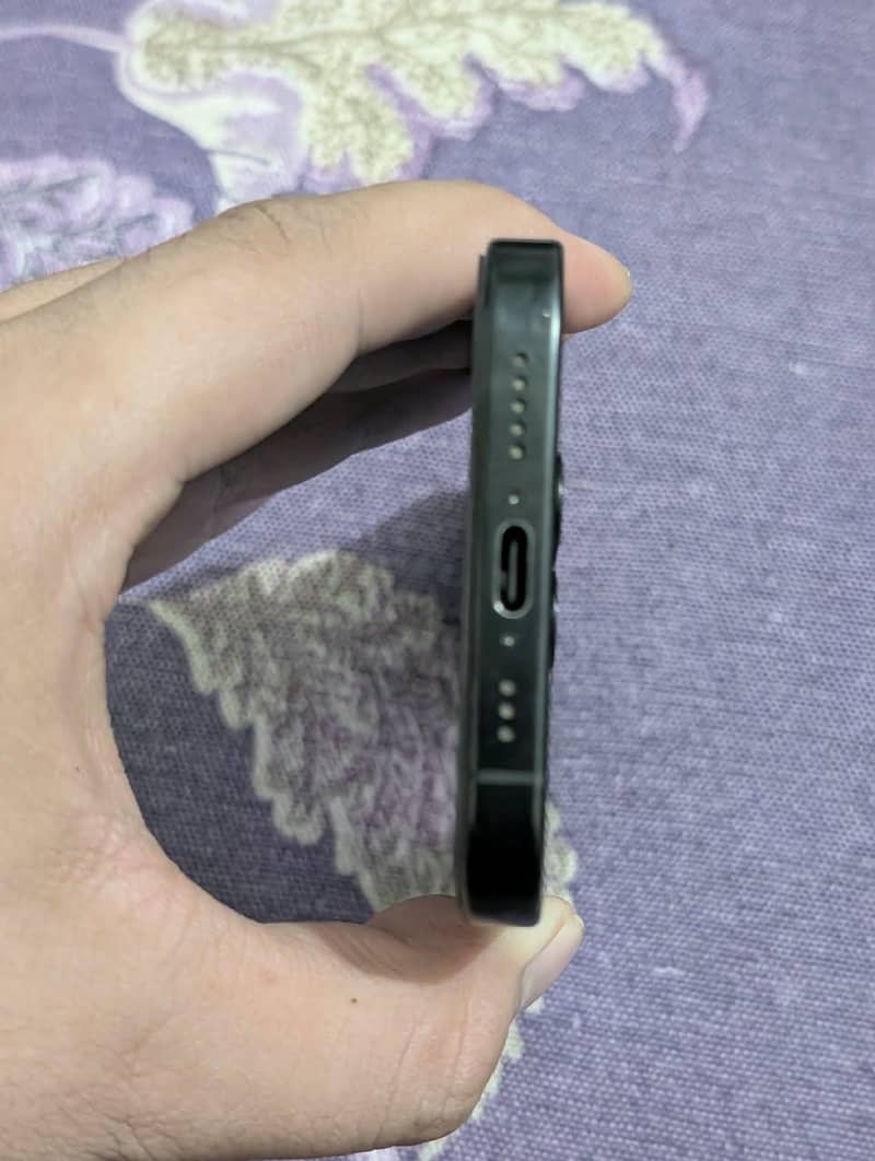 Apple iPhone 16 Pro 3