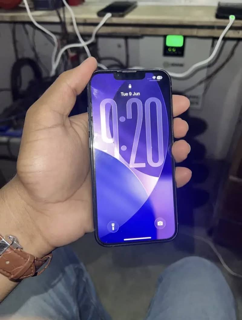 Apple iPhone 13 0