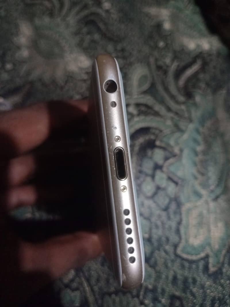 Apple iPhone 6S 4