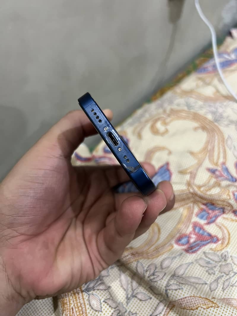 Apple iPhone 12 mini 1