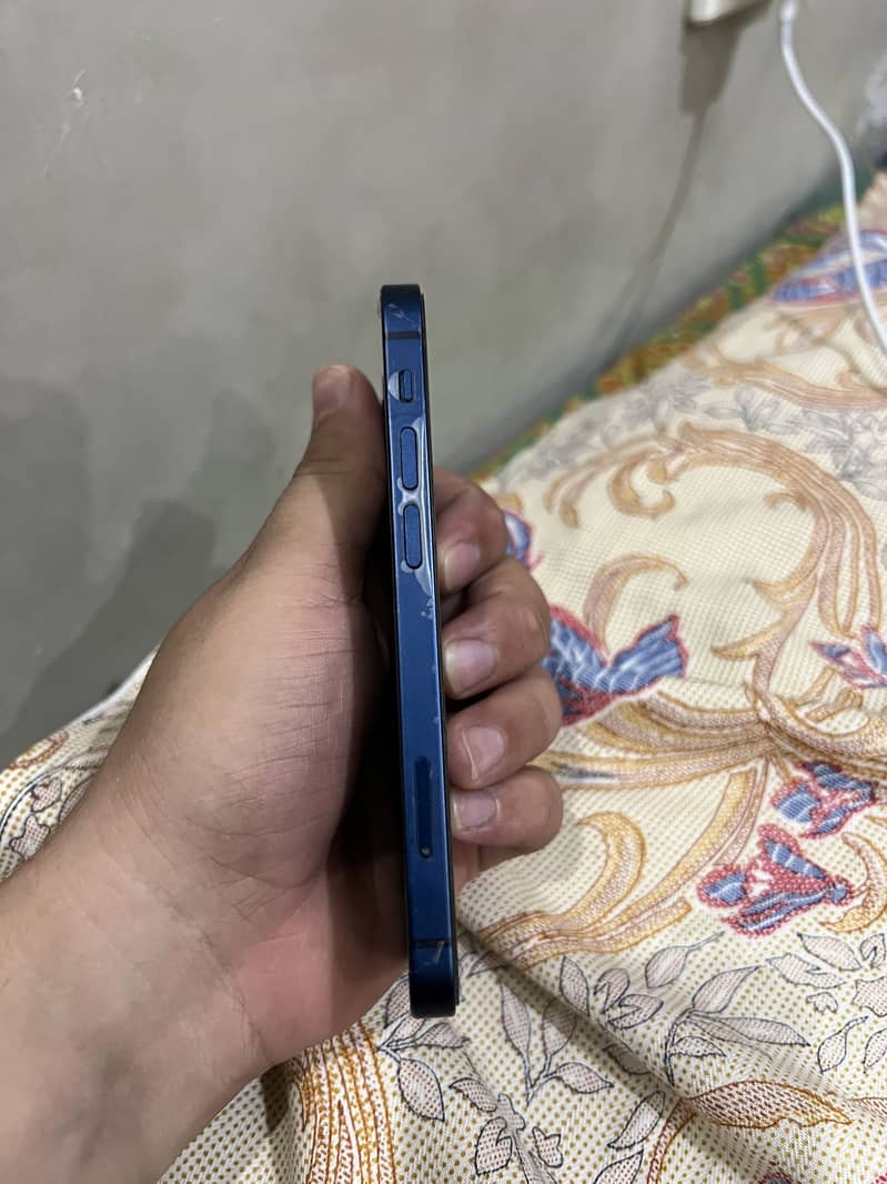 Apple iPhone 12 mini 4