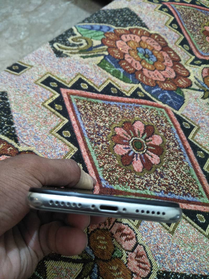 Apple iPhone X 3