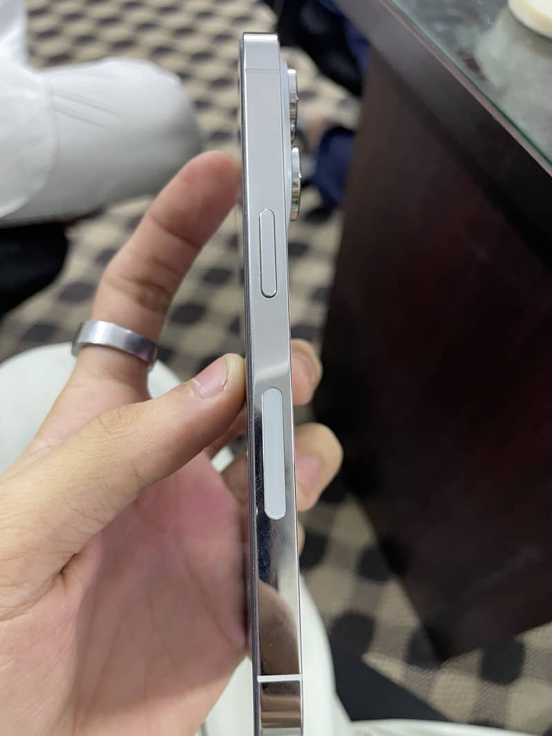 Apple iPhone 14 Pro 1