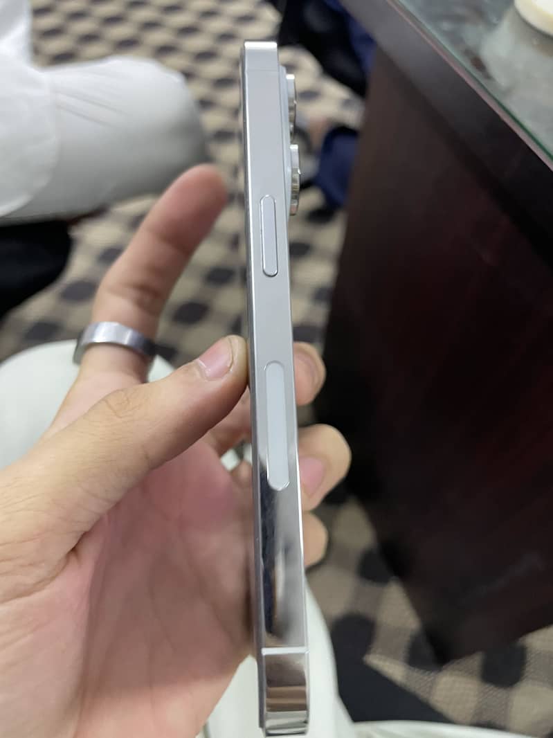 Apple iPhone 14 Pro 4