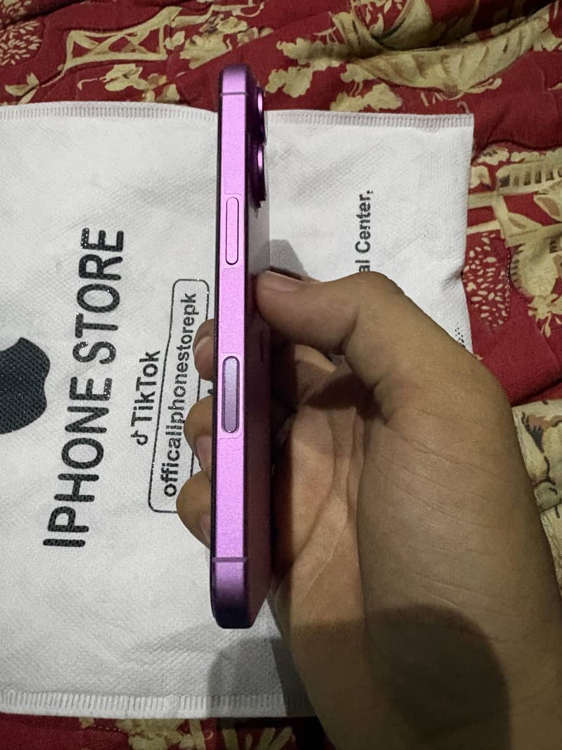 Apple iPhone 16 2