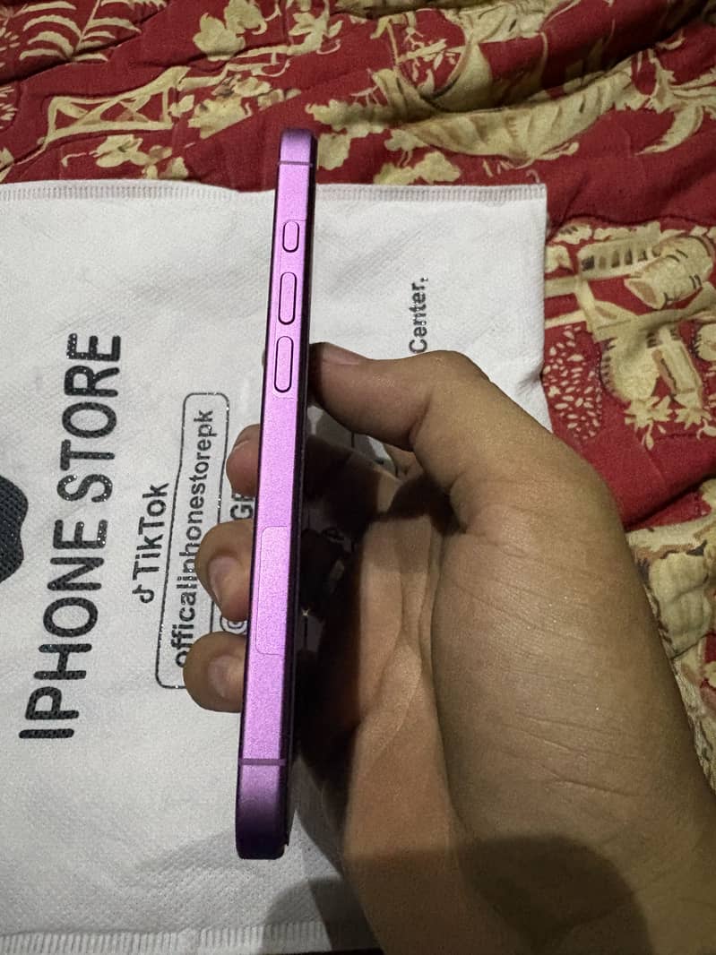 Apple iPhone 16 3