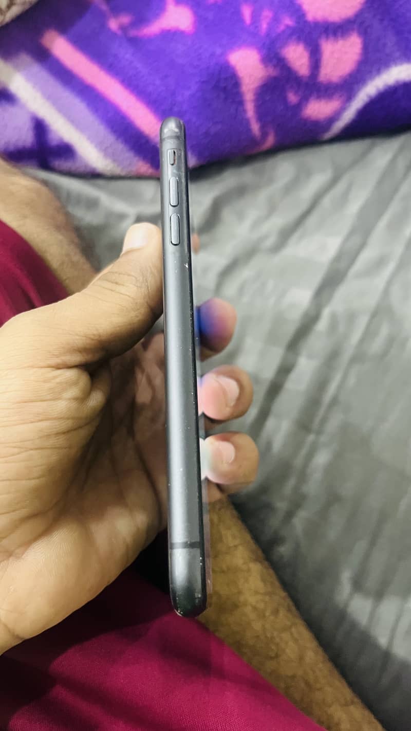Apple iPhone 11 3