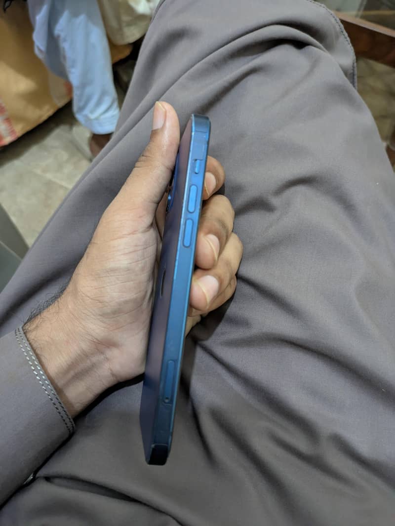 Apple iPhone 12 3