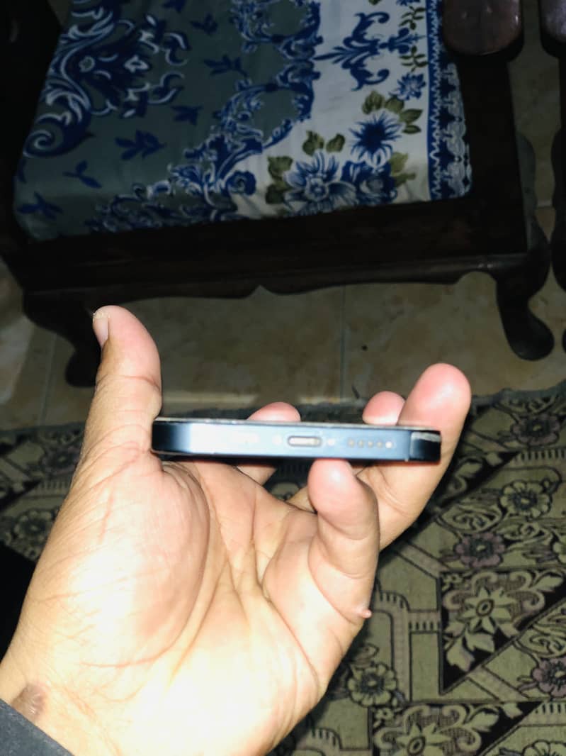 Apple iPhone 14 4