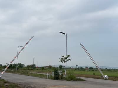 30x60 POSSESSIONABLE Highted Location Plot For sale carpeted street In G-17