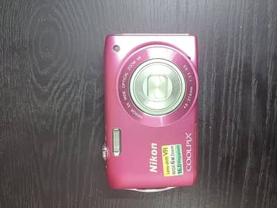 Nikon coolpix s3300 brand new slightly used
