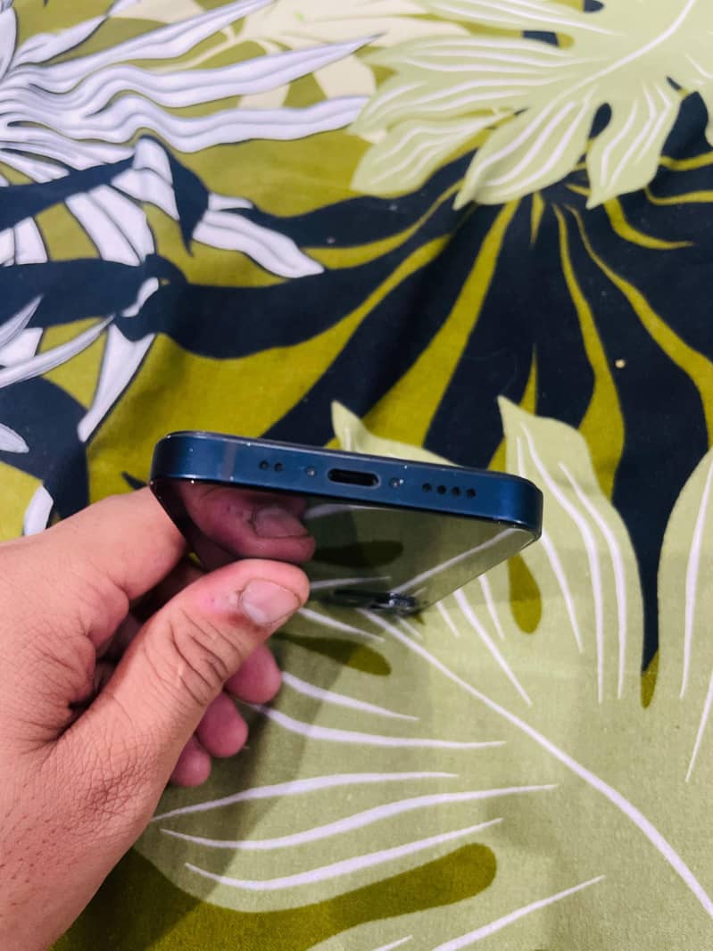 Apple iPhone 12 mini 4