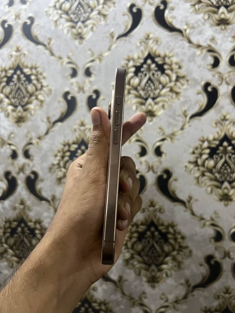 Iphone 16pro 4