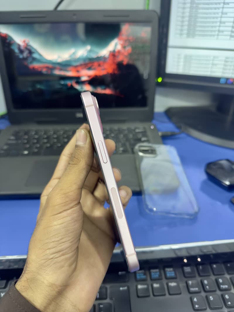 Apple iPhone 15 3