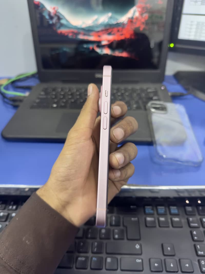 Apple iPhone 15 6