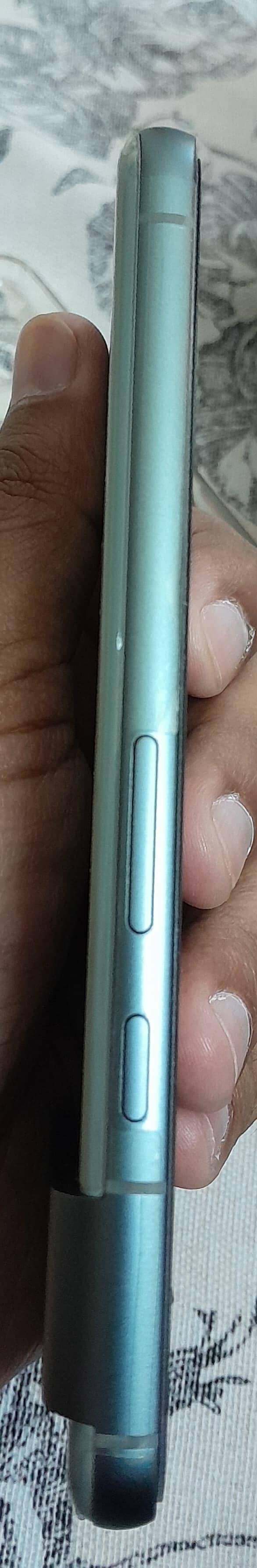 Google Pixel 8 4