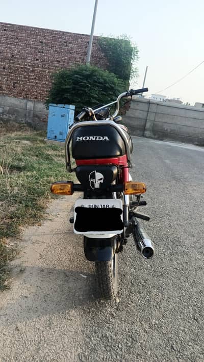 Bike engine wise excellent hai average bohot achi deti. .