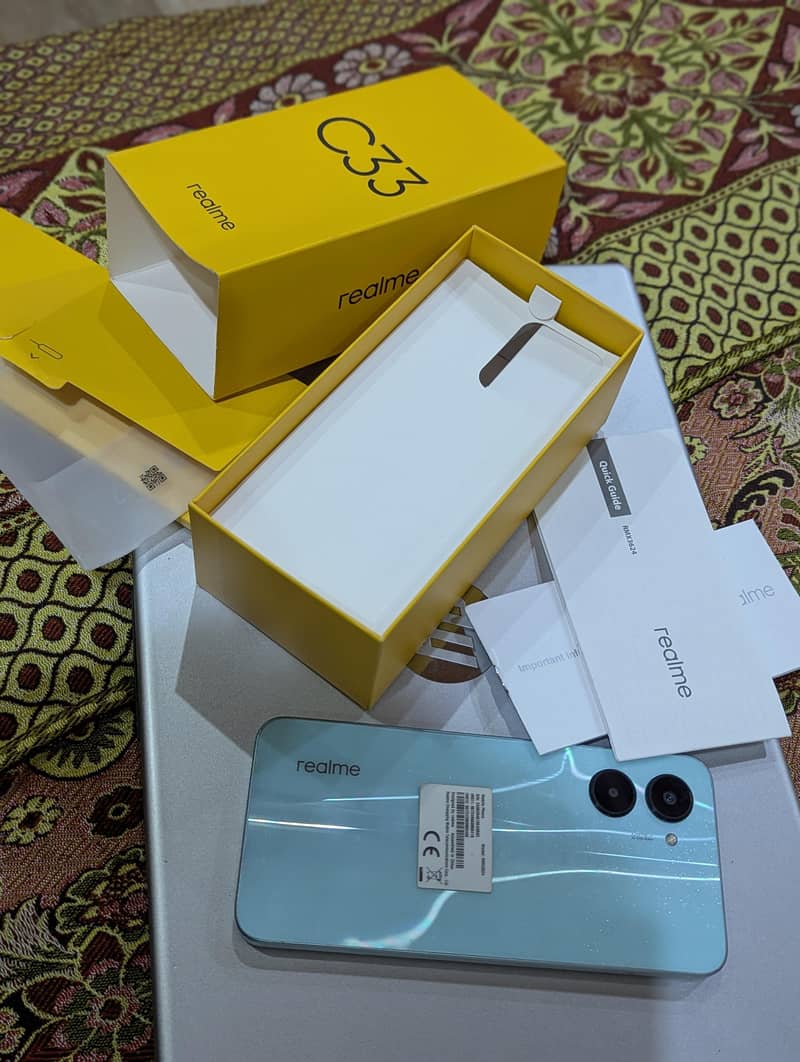 Realme C33 0