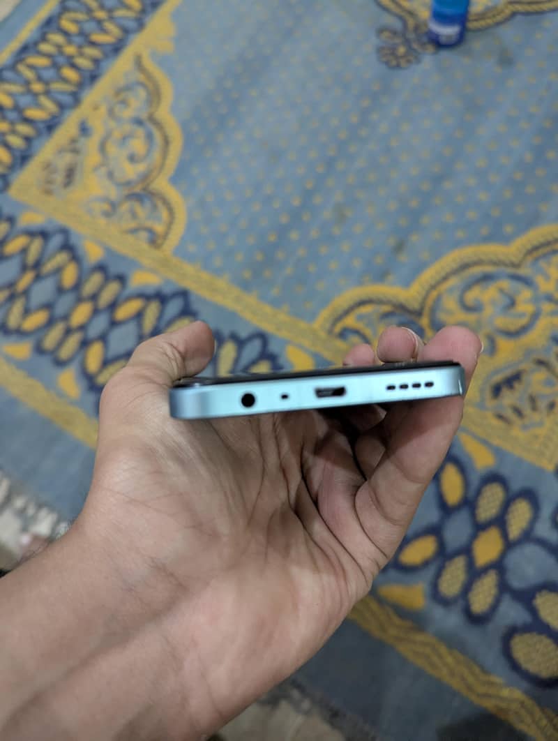 Realme C33 4