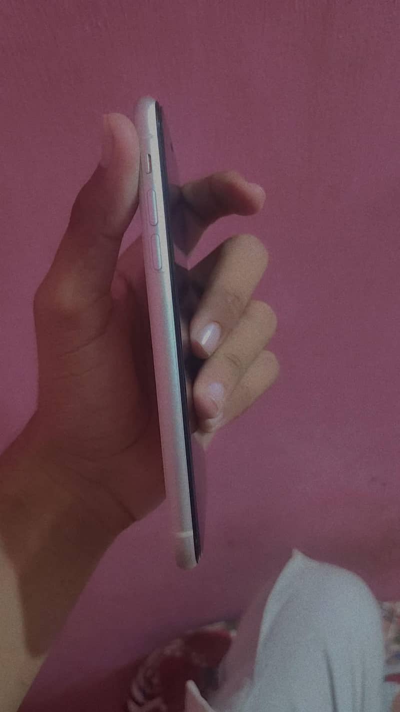 Apple iPhone 11 3