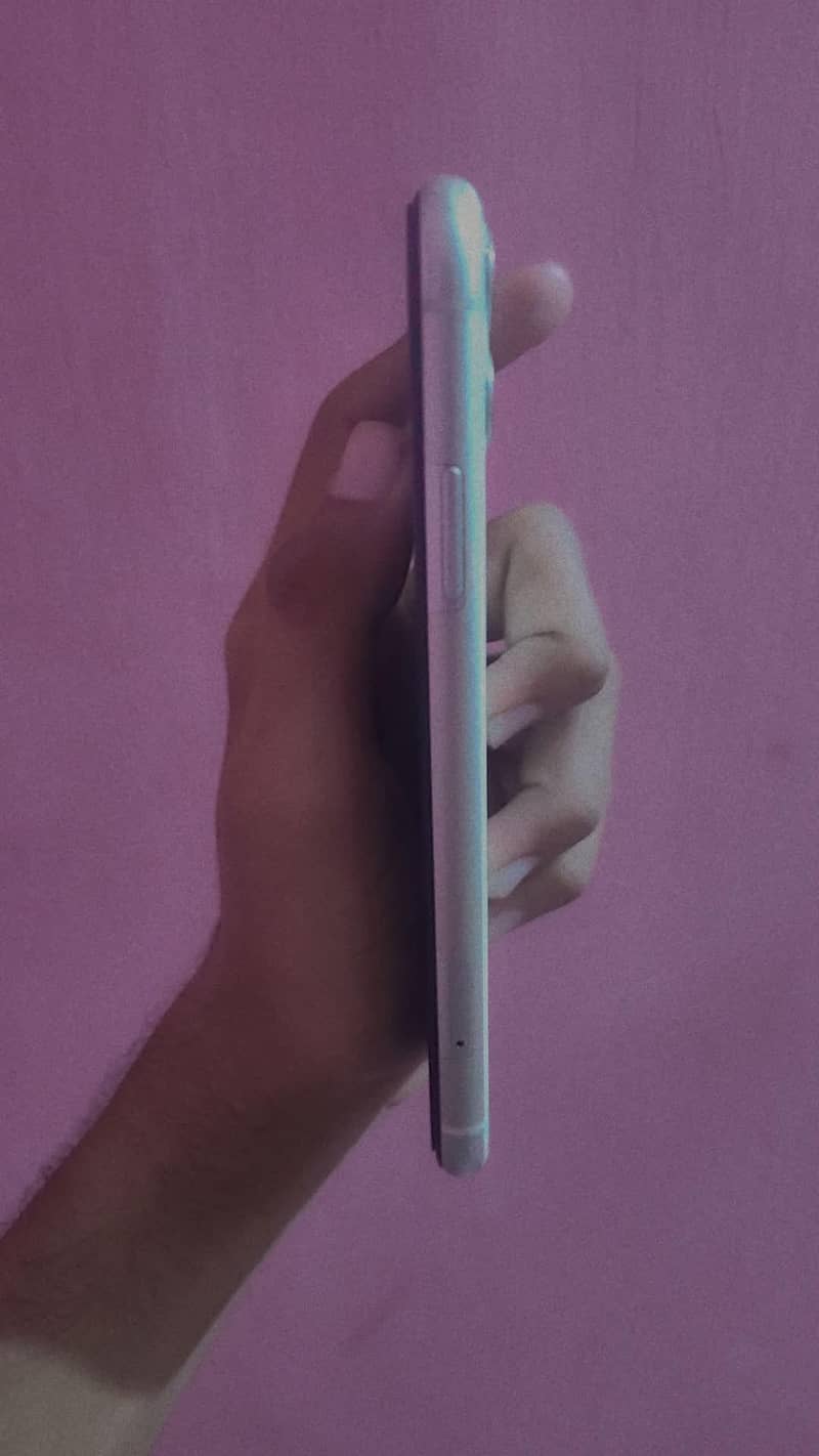 Apple iPhone 11 4