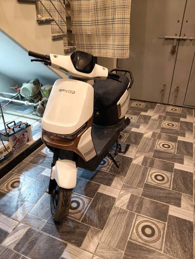 Reevo Scooty 2026