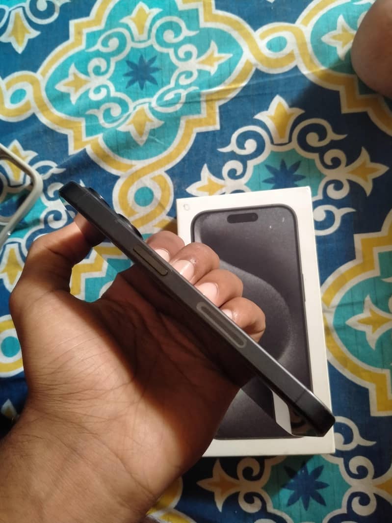 Apple iPhone 15 Pro 2
