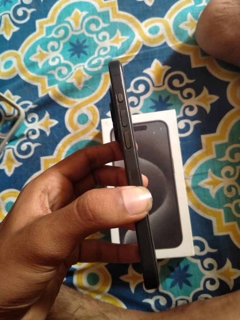 Apple iPhone 15 Pro 4