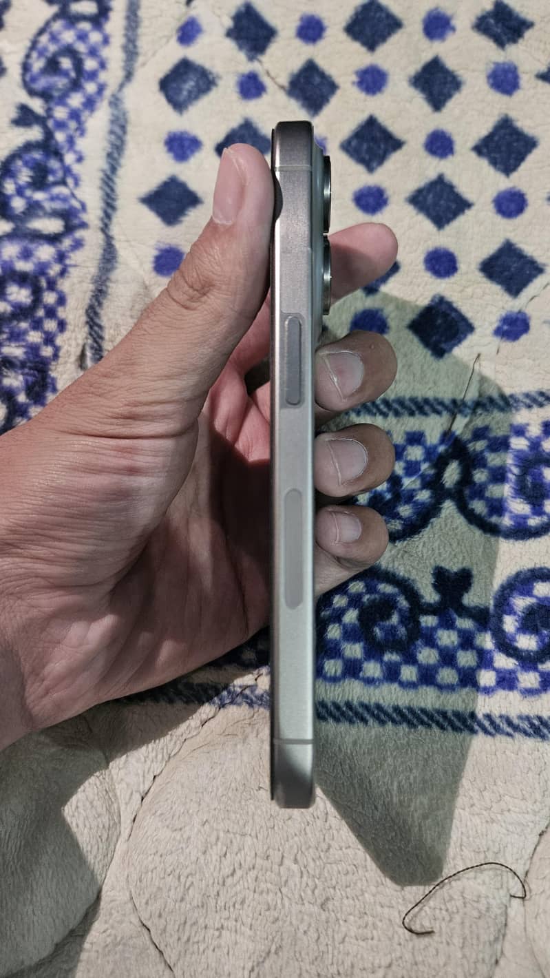 Apple iPhone 15 Pro 2