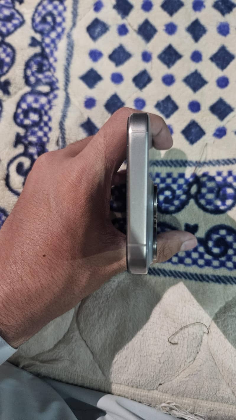Apple iPhone 15 Pro 3