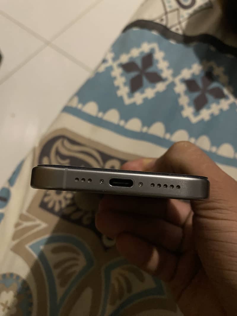 Apple iPhone 15 Pro 2