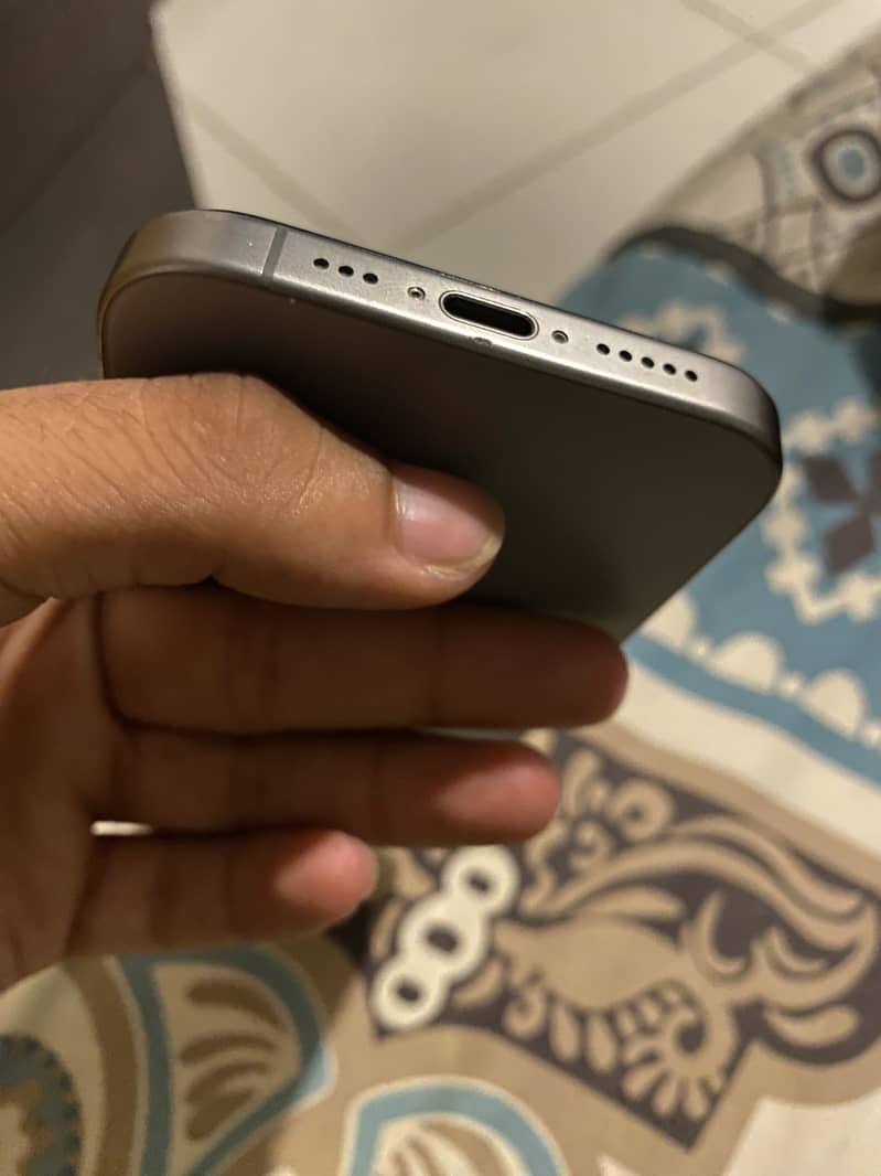 Apple iPhone 15 Pro 3