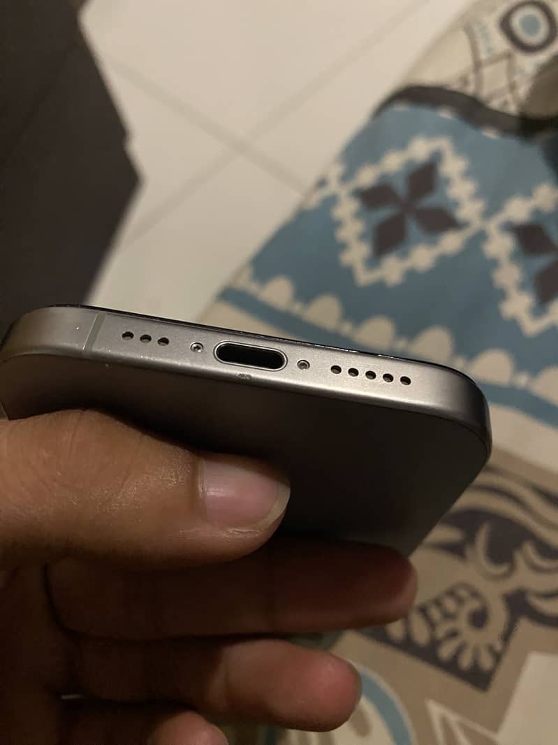 Apple iPhone 15 Pro 4