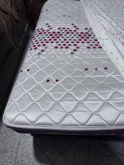 King Size mattress for Sale in New condition