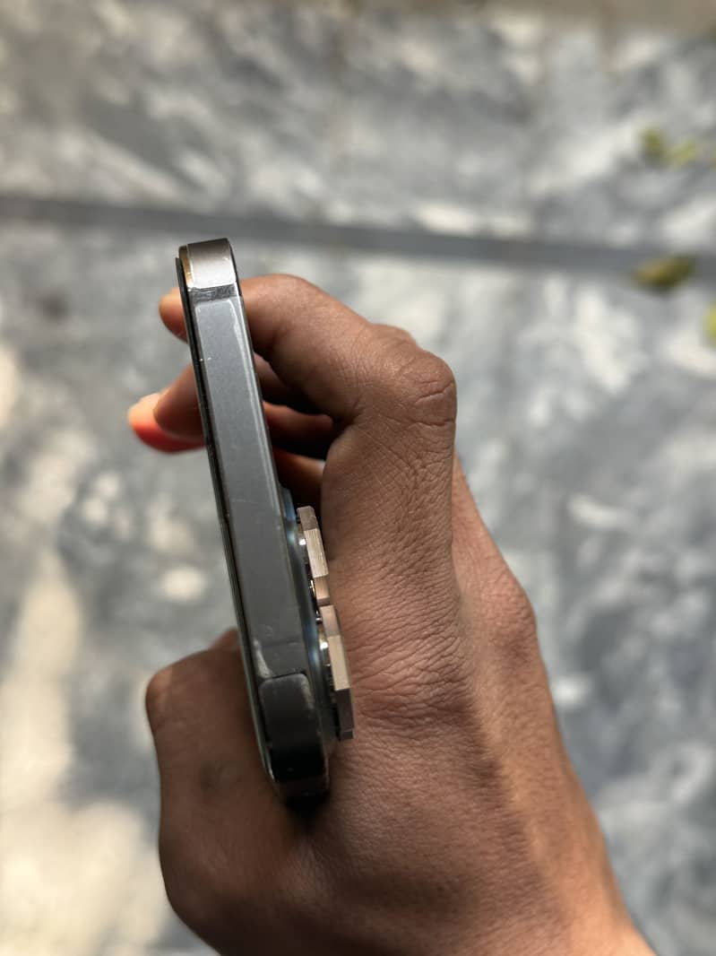 Apple iPhone 13 Pro Max 4