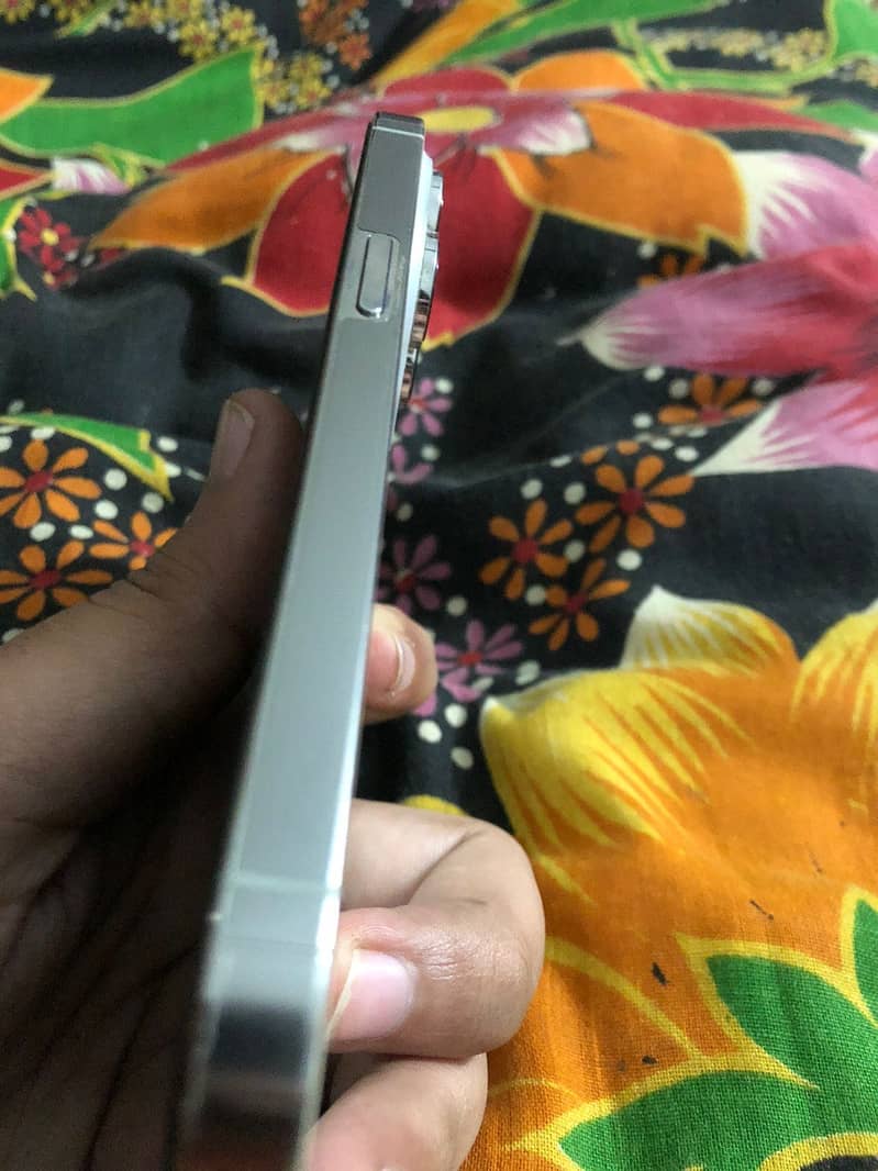 Apple iPhone 14 Pro 2