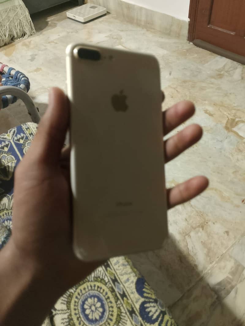 Apple iPhone 7 Plus 1