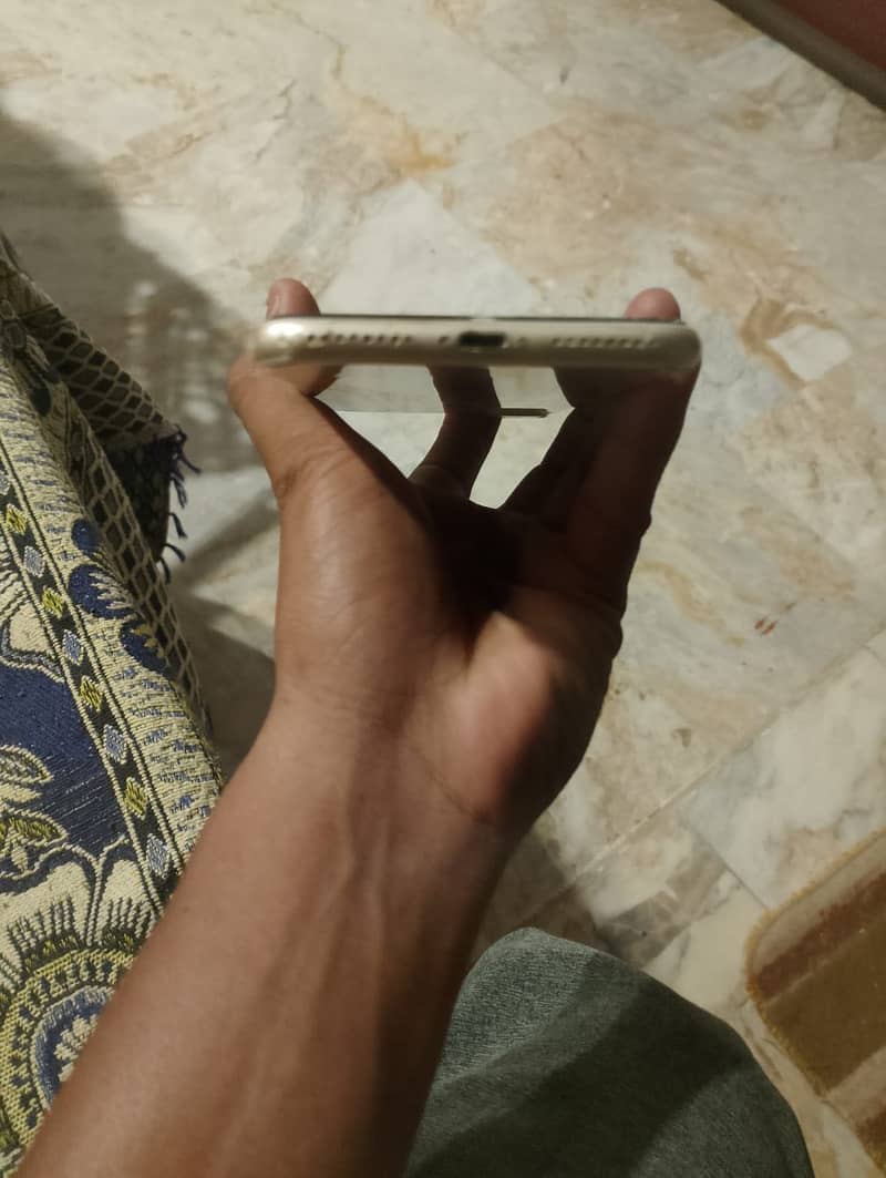 Apple iPhone 7 Plus 2